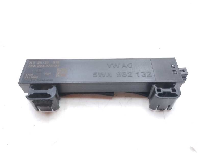 Recambio de antena para cupra formentor tsi cupra referencia OEM IAM 5WA962132  