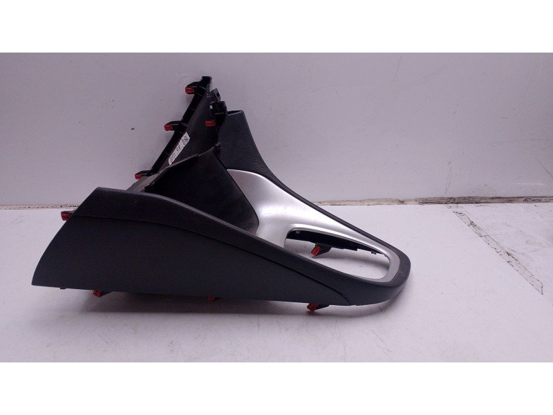 Recambio de molduras delanteras para toyota yaris 1.5 16v cat referencia OEM IAM 58810K0111C2  58811k0030 / 58833k0131 /